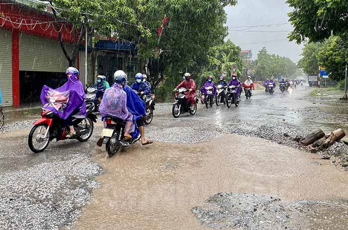 Đường tỉnh 390C qua xã Thanh Hải xuống cấp